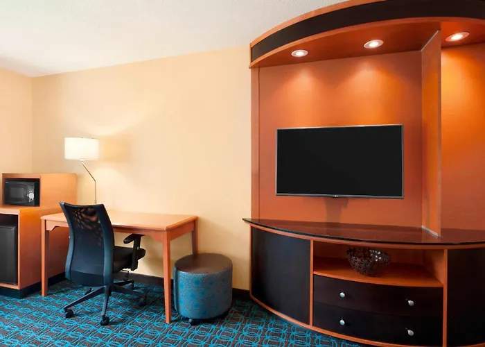 Fairfield Inn & Suites Lansing West